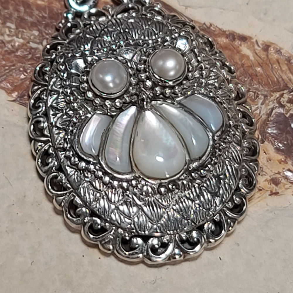 RARE Sarda owl mother of pearl silver pendant 2x1